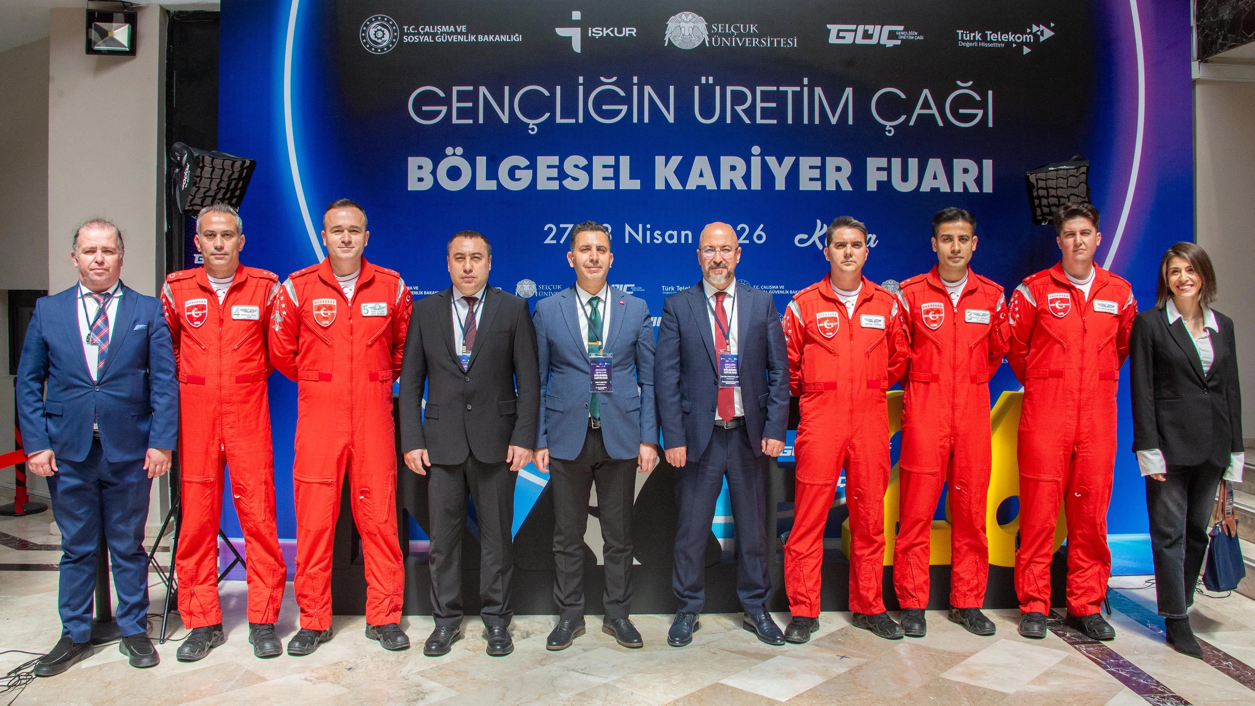 Türk Yıldızları, İKAF’26 kapsamında öğrencilerle buluştu